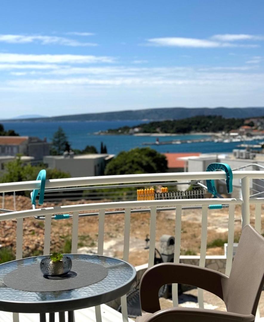 Cozy Apartment Rosmarin With A Sea View Крк Экстерьер фото
